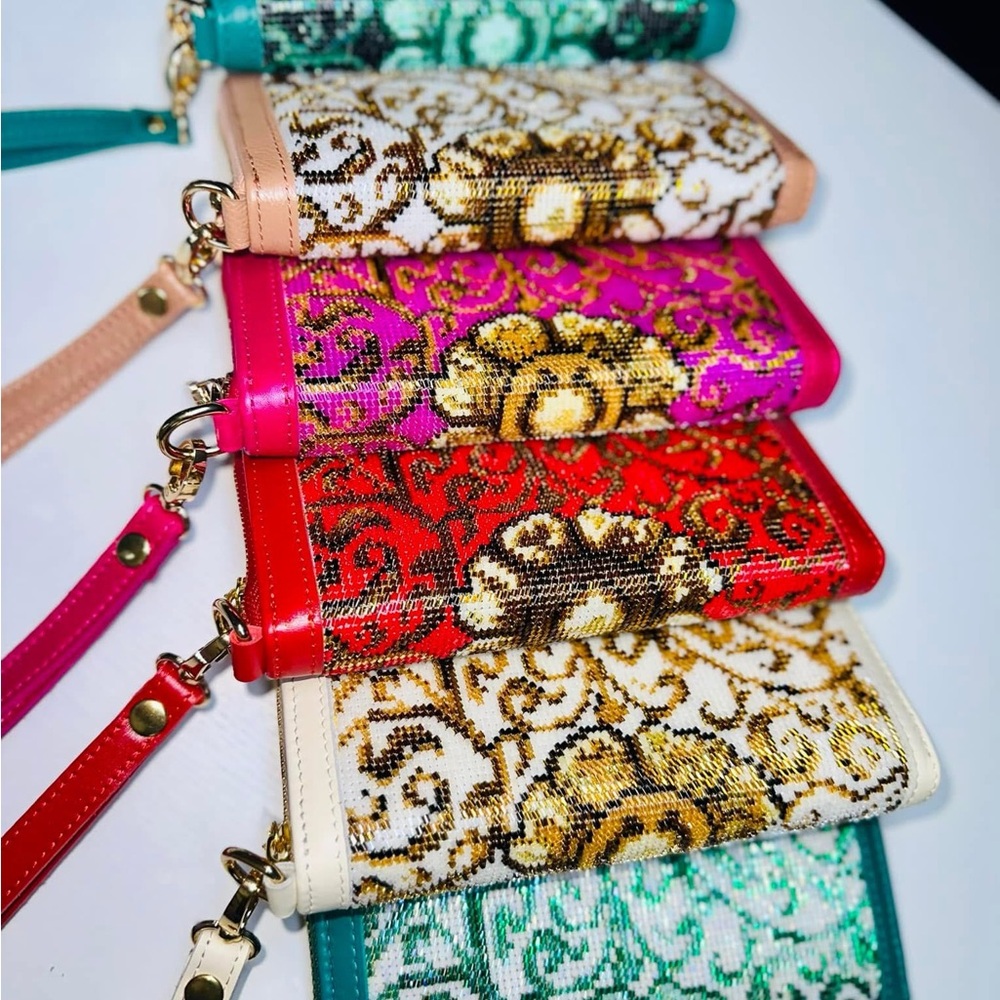 Artisanal Beaded Leather Clutch Wallet – Handcrafted Elegance in Every Stitch
